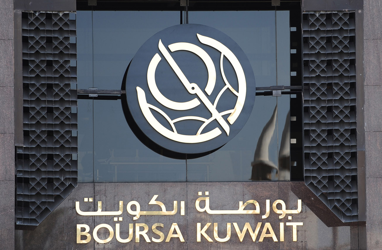 بورصة الكويت تغلق تعاملاتها على انخفاض المؤشر العام 51ر23 نقطة ليبلغ 55ر7637 نقطة بنسبة انخفاض 31ر0 في المئة وبقيمة 8ر111 مليون دينار                                                                                                                     