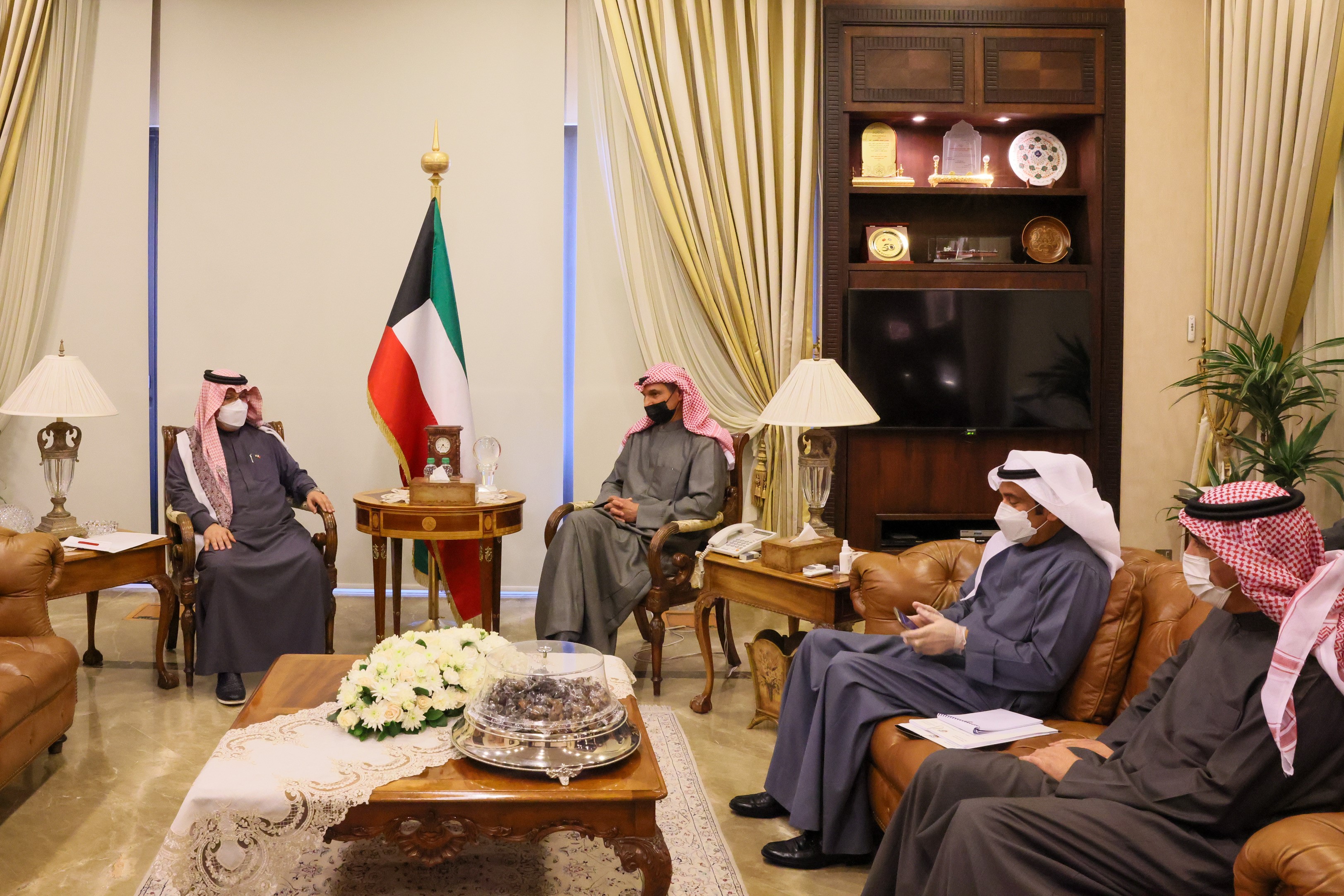 نائب وزير الخارجية خلال الاجتماع مع سفير مملكة البحرين لدى دولة الكويت