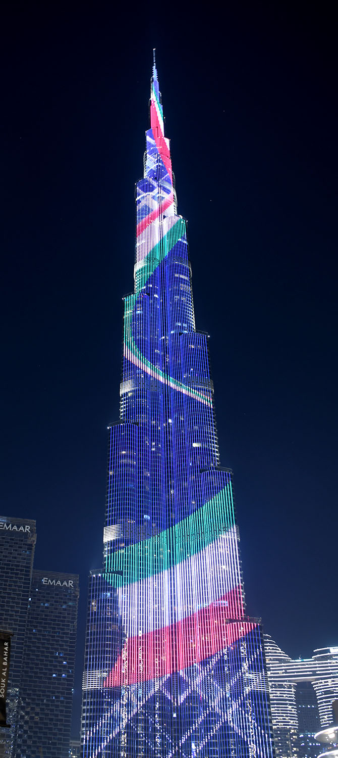 برج خليفة يزدان بأعلام دول مجلس التعاون الخليجي