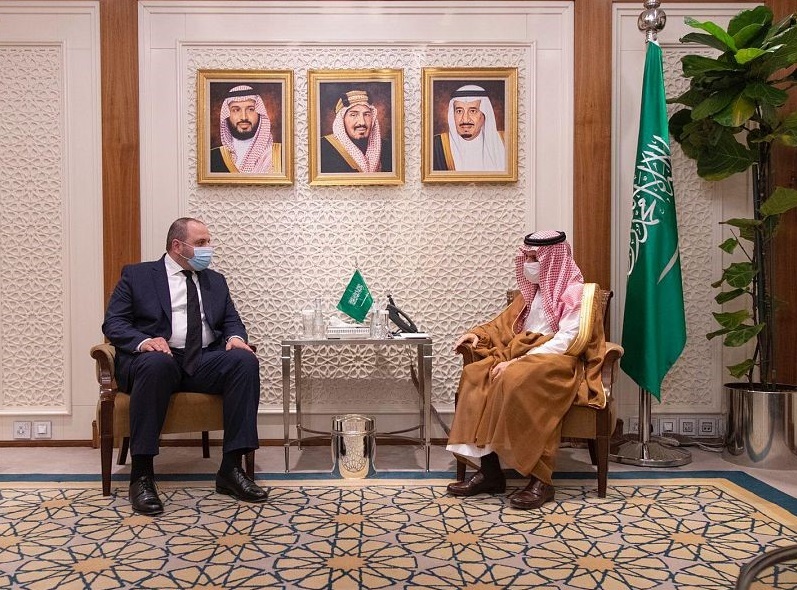 وزير الخارجية السعودي خلال الاجتماع مع المبعوث الخاص للرئيس الأوكراني