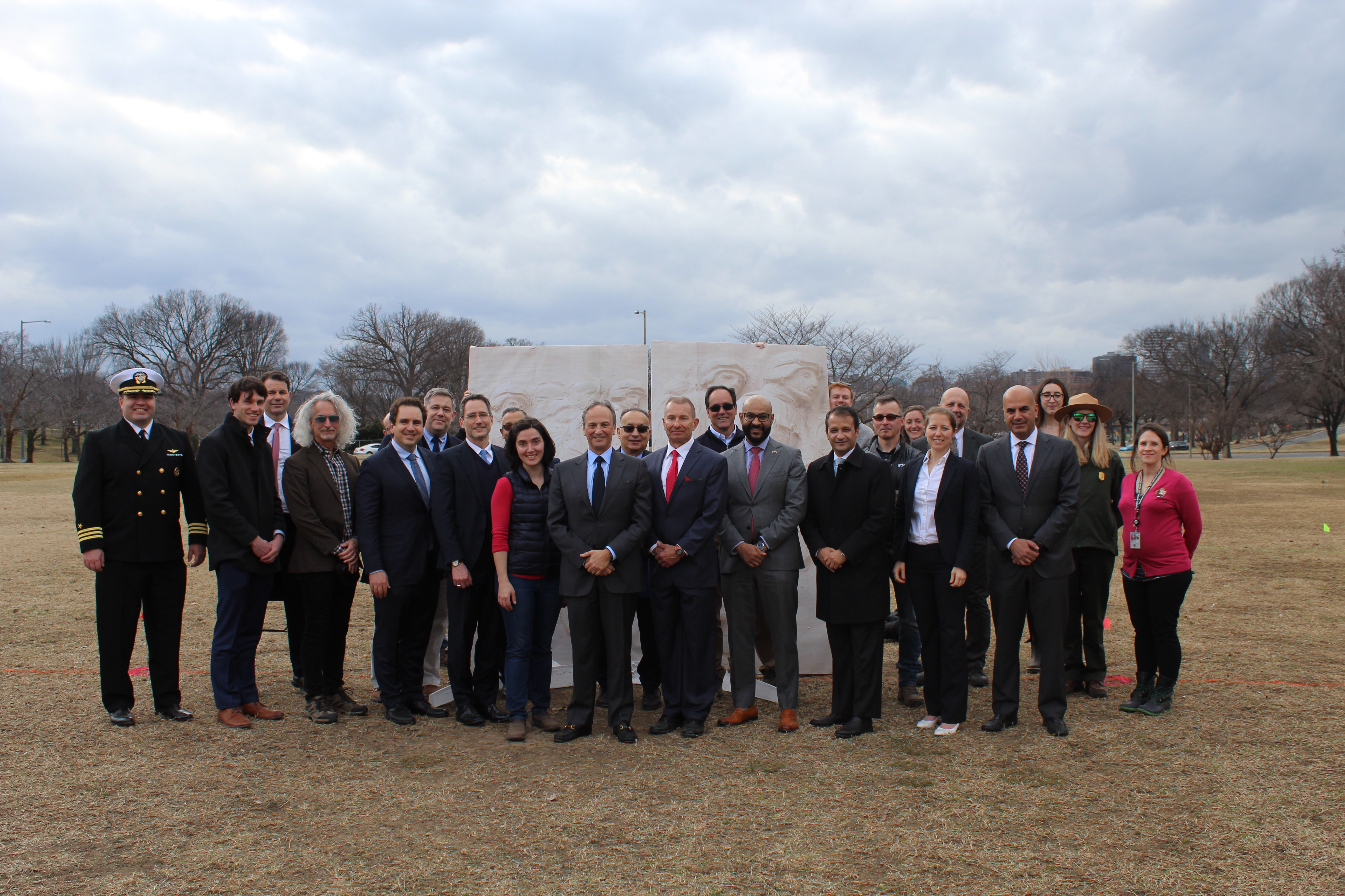 Kuwaiti ِAmb. with memorial project organizers