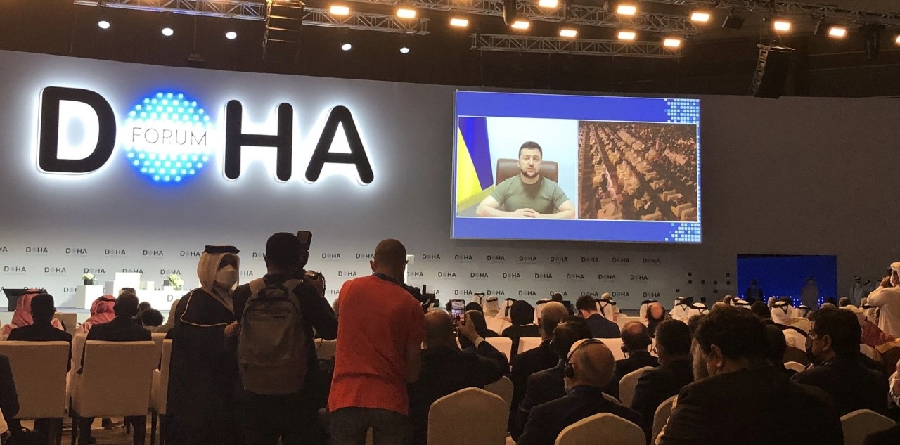 الرئيس الاوكراني فولوديمير زيلينسكي في كلمة له عبر تقنية الفيديو ألقاها أمام منتدى الدوحة