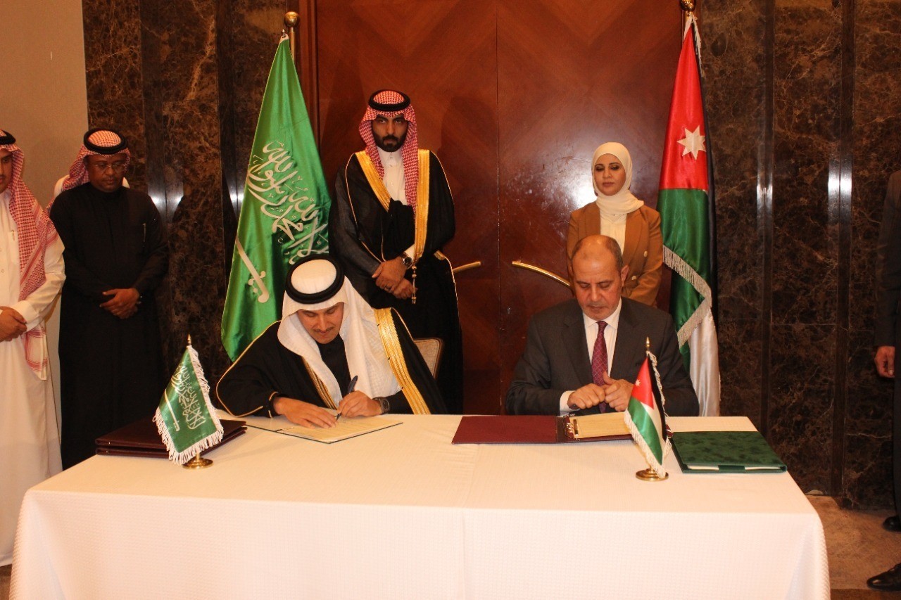 وزيرا الصناعة الأردني والنقل السعودي يوقعان اتفاقيتي تعاون بين البلدين