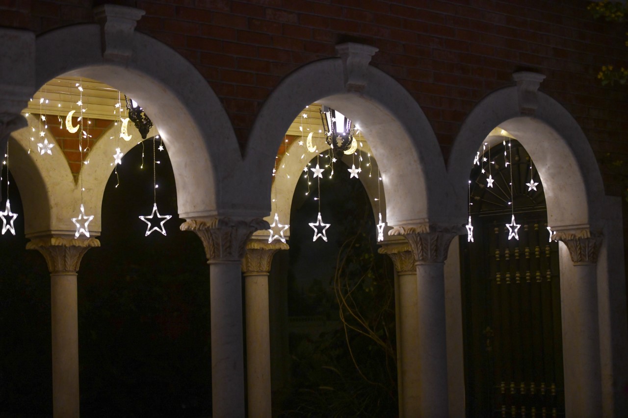 With threads of shining stars, one of the Kuwaiti families celebrates  the holy month