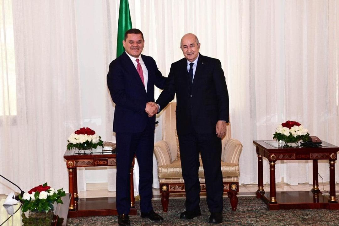 الرئيس الجزائري خلال استقباله رئيس حكومة الوحدة الوطنية الليبية عبدالحميد الدبيبة