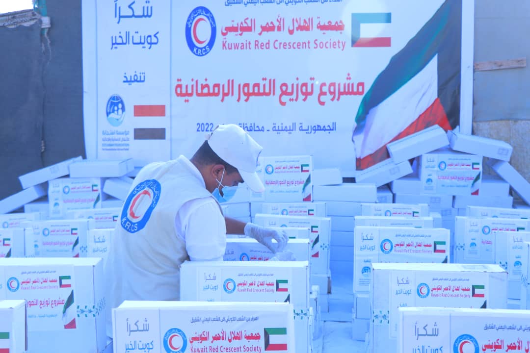 الهلال الأحمر الكويتي يوزع 7500 كرتون تمر في 4 محافظات يمنية (مؤسسة استجابة)