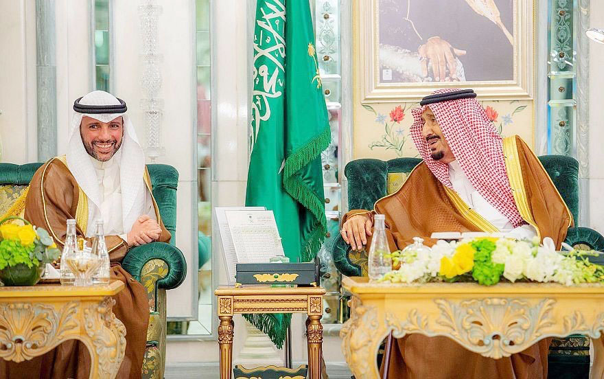 خادم الحرمين الشريفين يستقبل رئيس مجلس الأمة الكويتي بمكة المكرمة