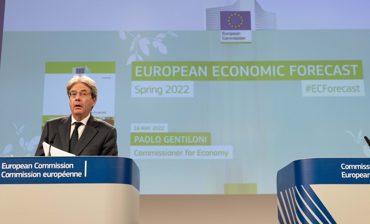 مفوض الاتحاد الأوروبي للاقتصاد باولو جينتيلوني
