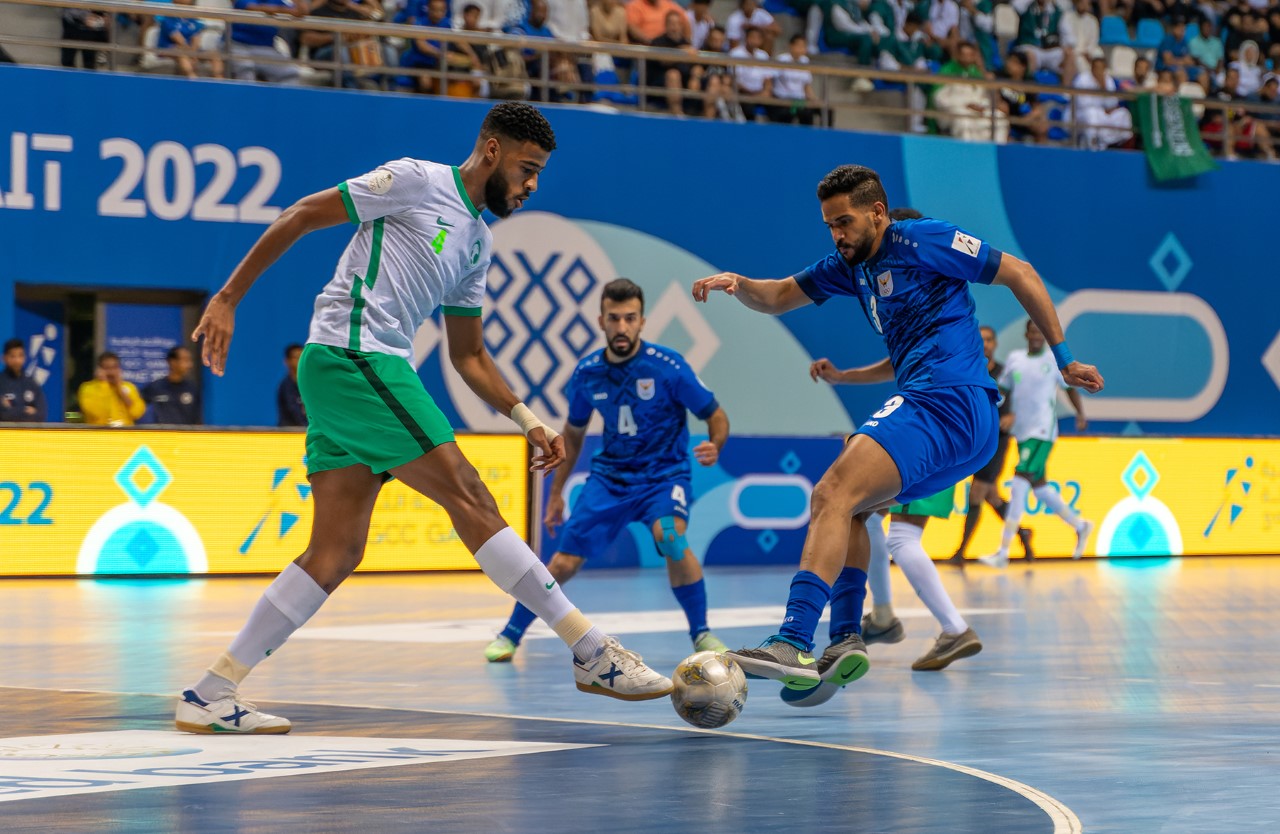 جانب من لقاء الكويت والسعودية في دورة الالعاب الرياضية الخليجية الثالثة