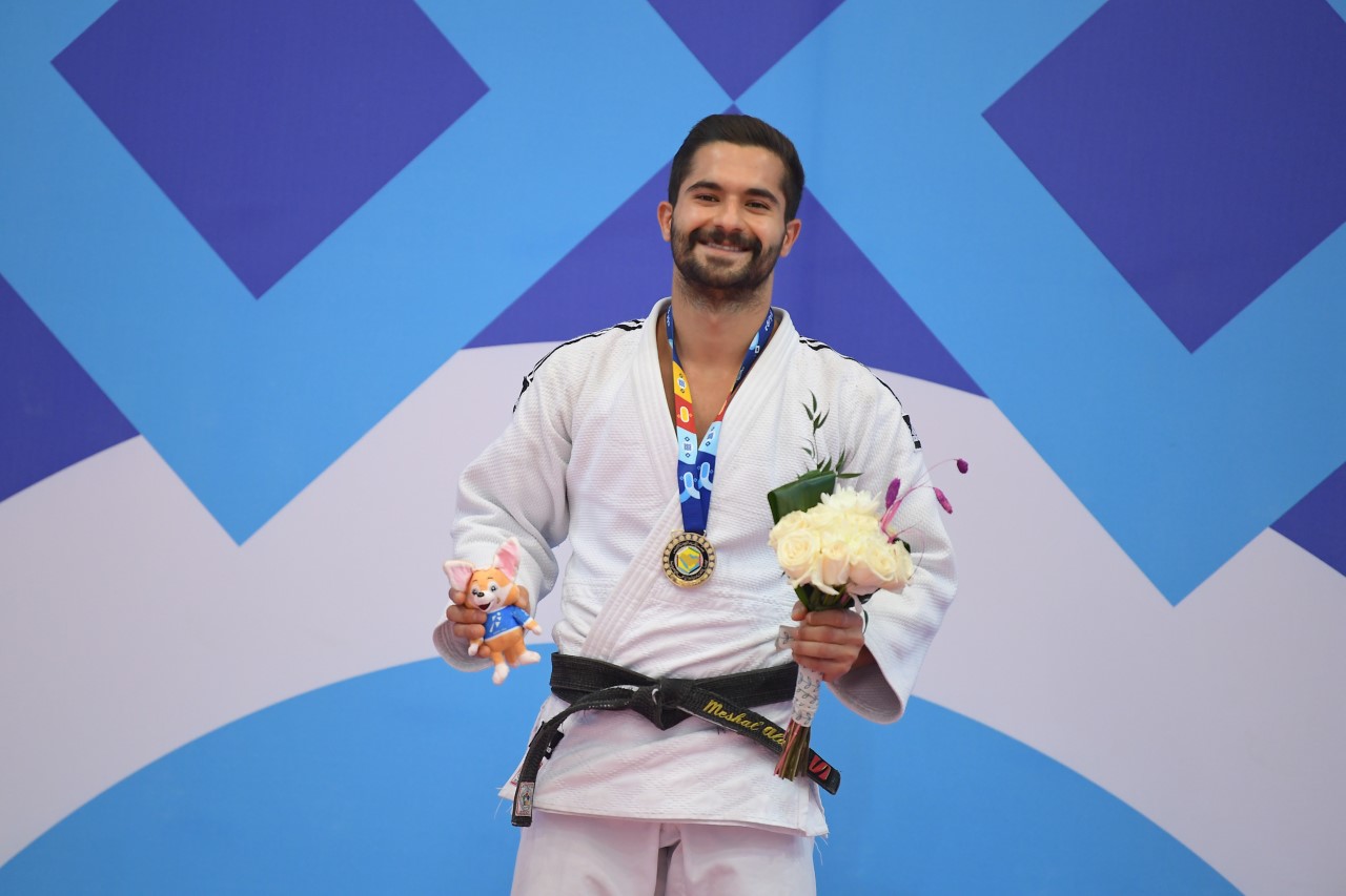تكريم لاعب منتخب الكويت للجودو مشعل العلي بأول ميدالية ذهبية (تحت 60 كغم)