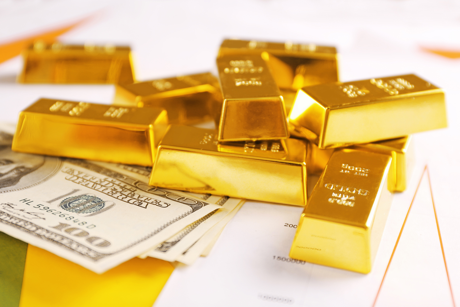 سعر الذهب يرتد إلى 1832 دولارا للأونصة