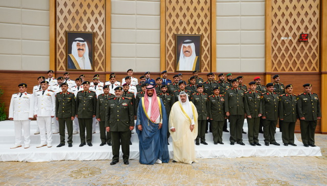 The minister of defense at the ceremony for decorating the officers