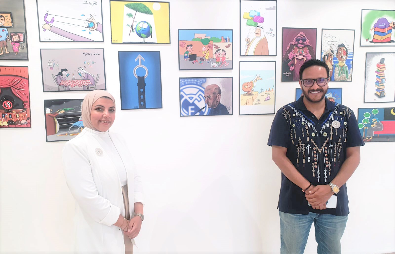 Les caricaturistes koweïtiens, Mona Al-Tamimi et Mohamed Al-Qahtani.