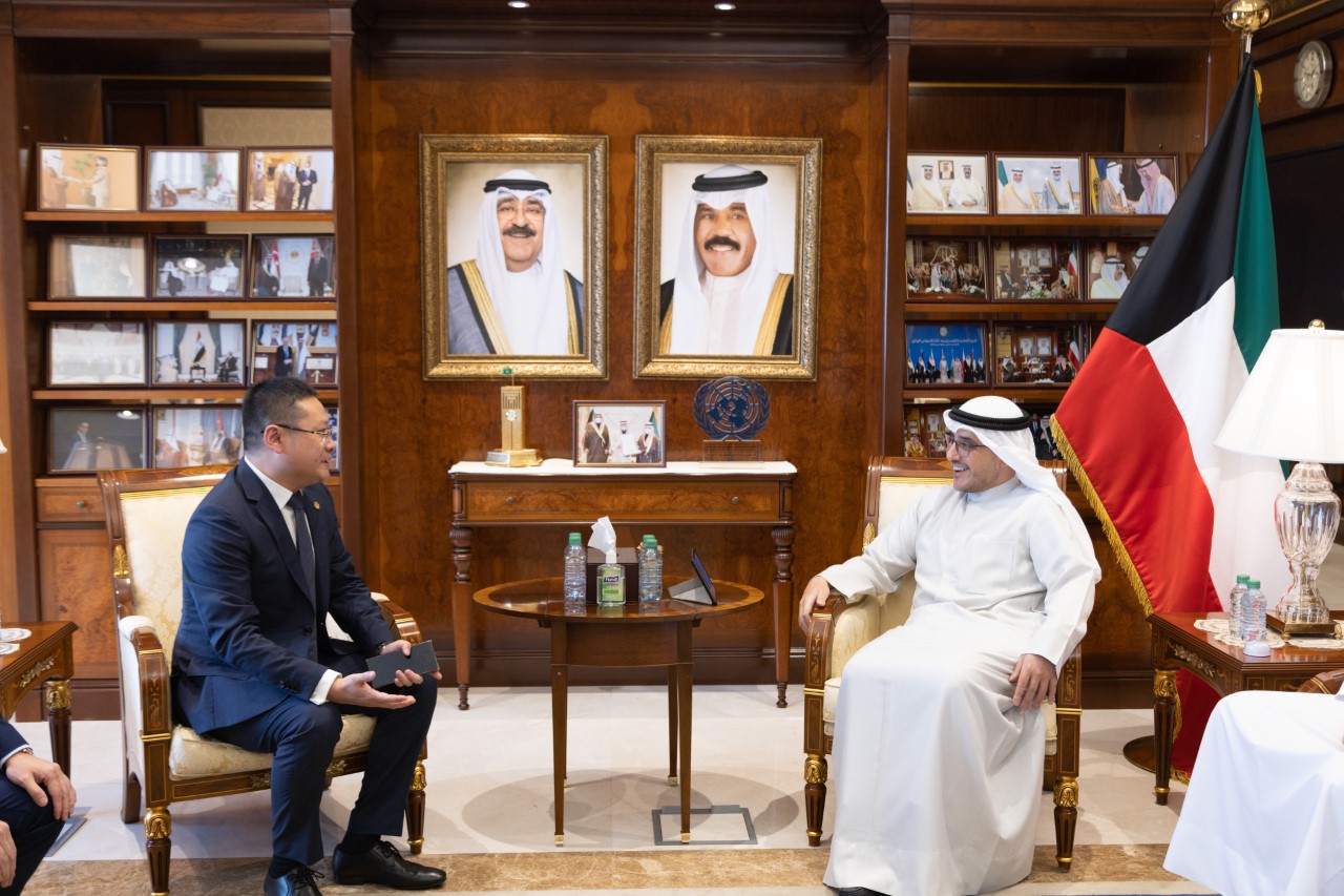 Kuwait's Foreign Minister Sheikh Dr. Ahmad Nasser Al-Mohammad Al-Sabah with Huawei CEO in the GCC liam Zhao