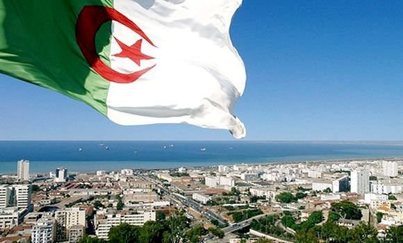 Un tribunal algérien condamne deux anciens ministres pour corruption.