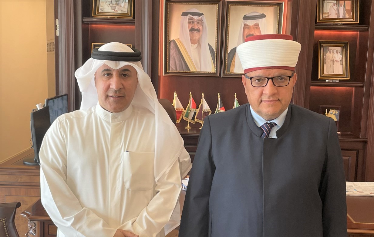 Le ministre palestinien des Affaires religieuses, Hatem Al-Bakri, avec l’ambassadeur koweïtien à Amman, Aziz Dihani.