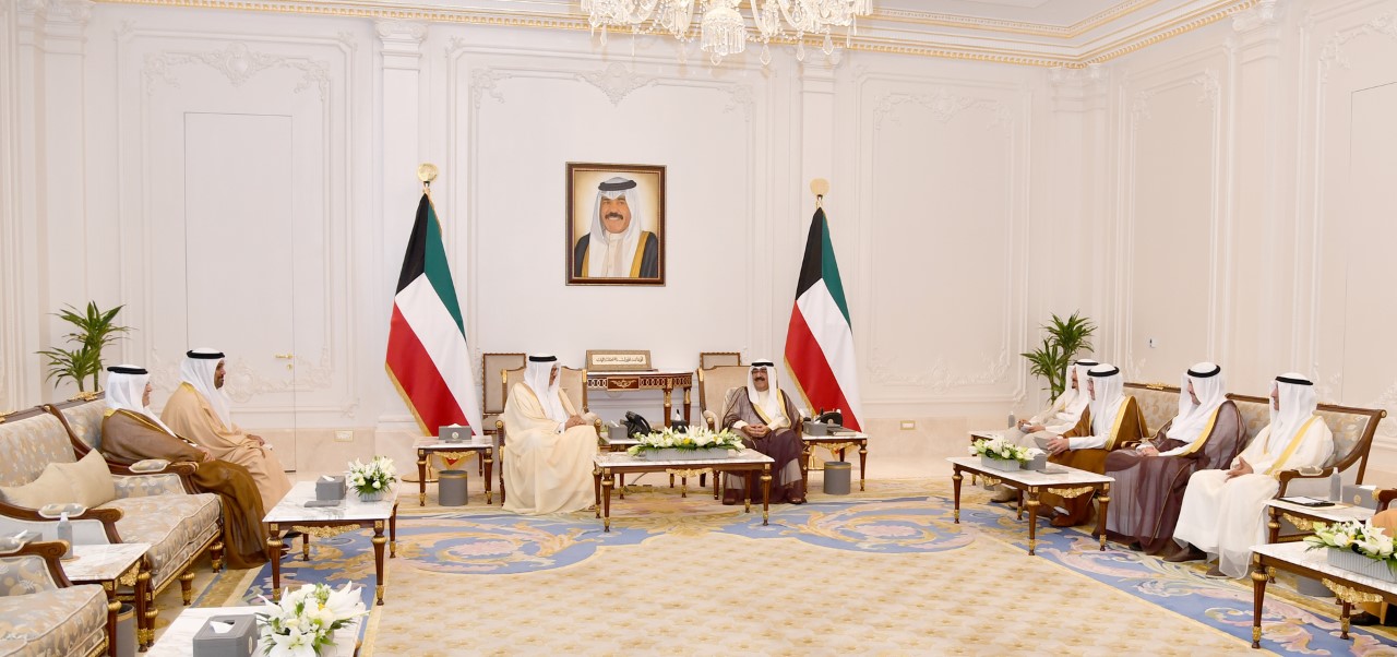 سمو ولي العهد مستقبلا وزير الخارجية والمالية الكويتيان