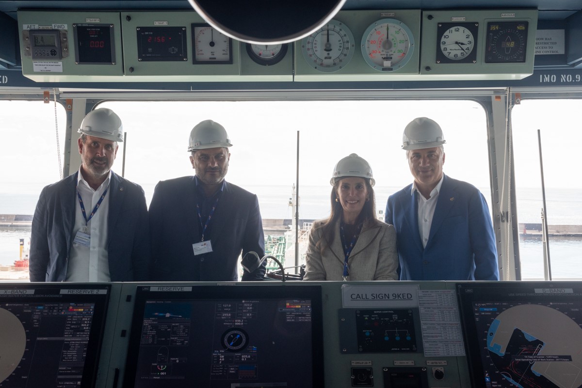 KPI's Acting President and Chief Executive Officer along with KPC's International Marketing representatives at the oil Tanker LR1 vessel Al-Soor II