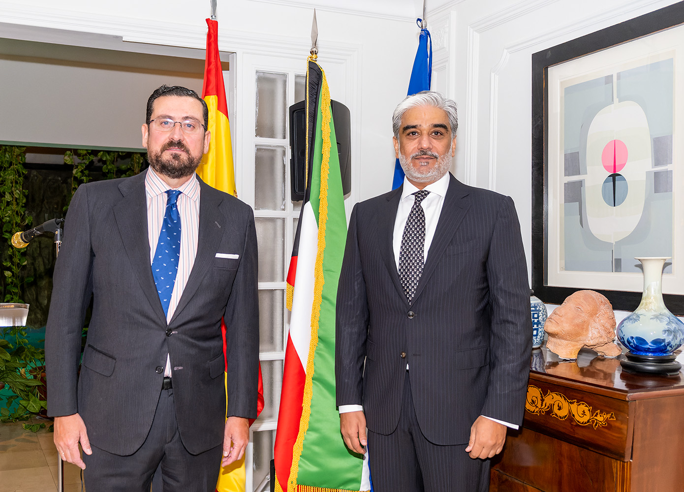 سفير اسبانيا لدى دولة الكويت مع رئيس مجلس الاعمال الاسباني