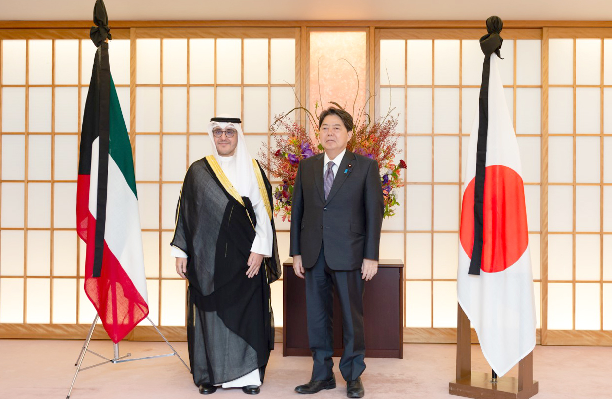Foreign Minister Sheikh Dr. Ahmad Nasser Al-Mohammad Al-Sabah met Japanese Foreign Minister Yoshimasa Hayashi