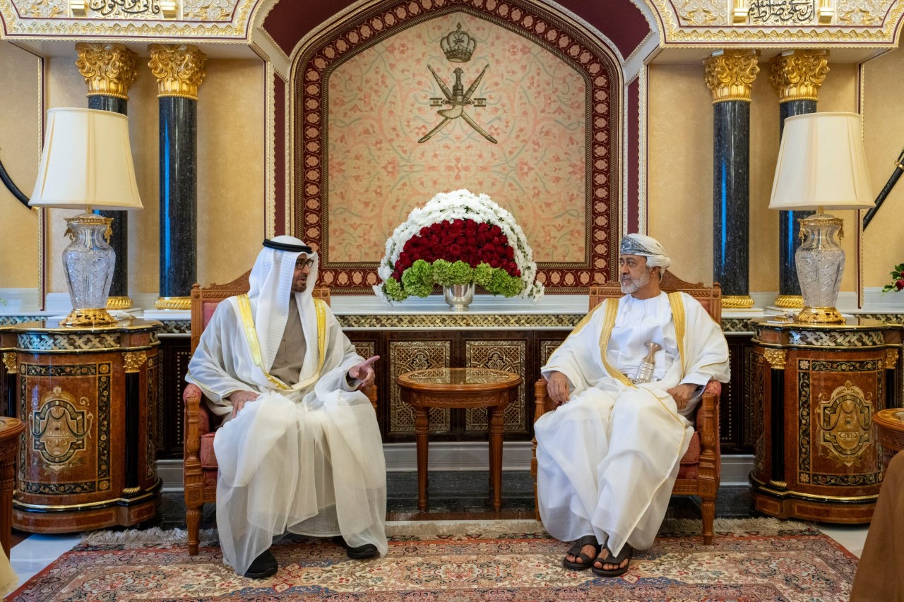 سلطان عمان هيثم بن طارق يلتقي رئيس دولة الامارات الشيخ محمد بن زايد