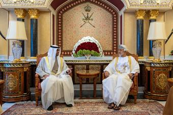 سلطان عمان ورئيس دولة الامارات يؤكدان تطلعهما للدفع بعلاقات البلدين نحو آفاق أرحب                                                                                                                                                                         