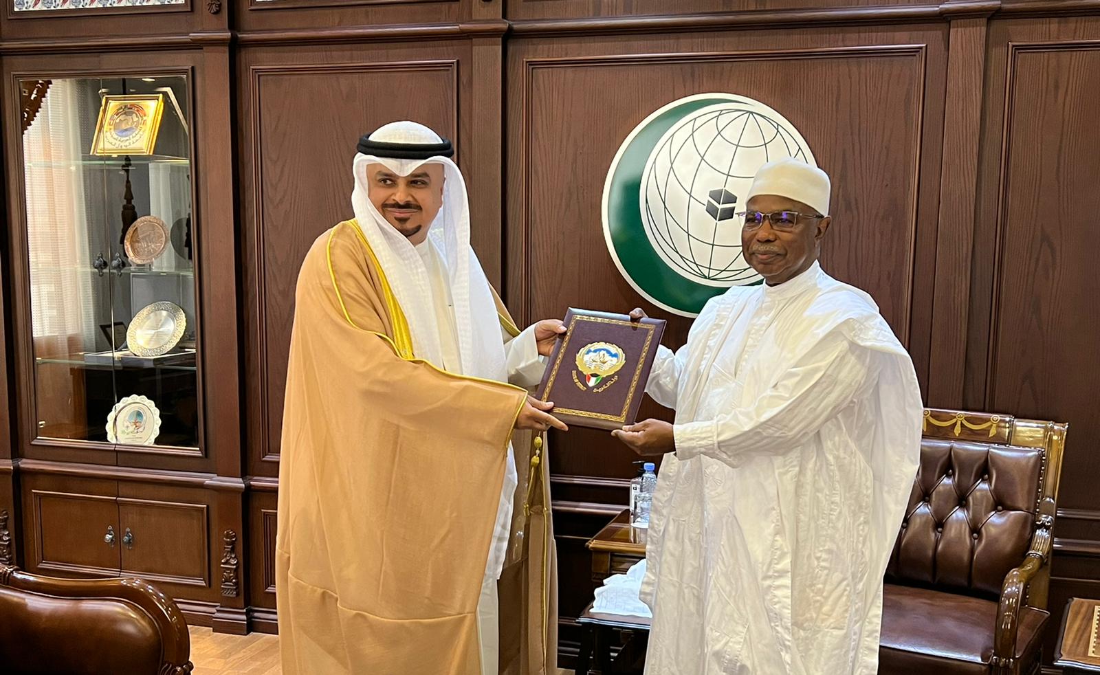 كونا Kuwaiti diplomat submits credentials as delegate to OIC