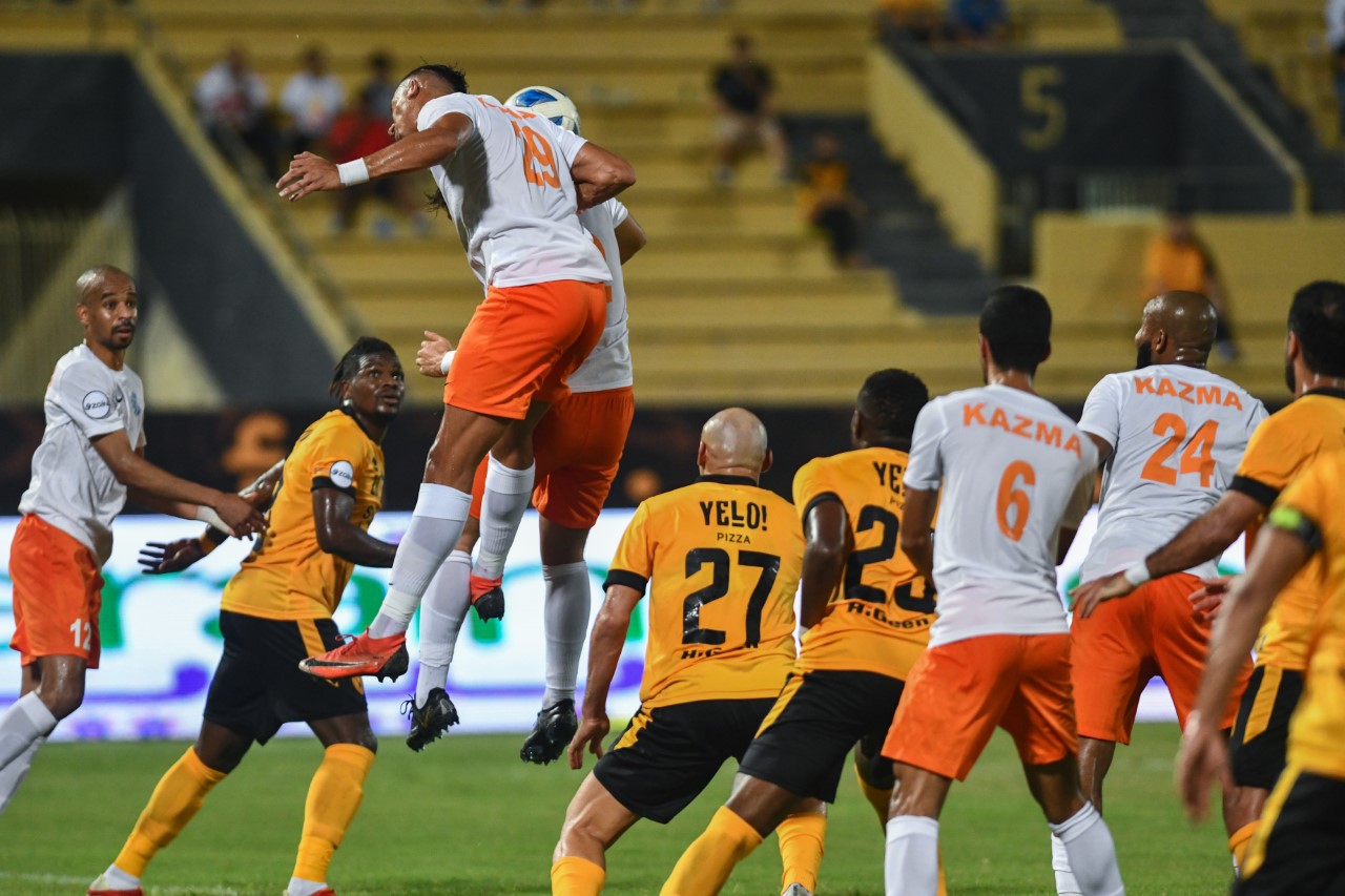 جانب من مباراة كاظمة والقادسية