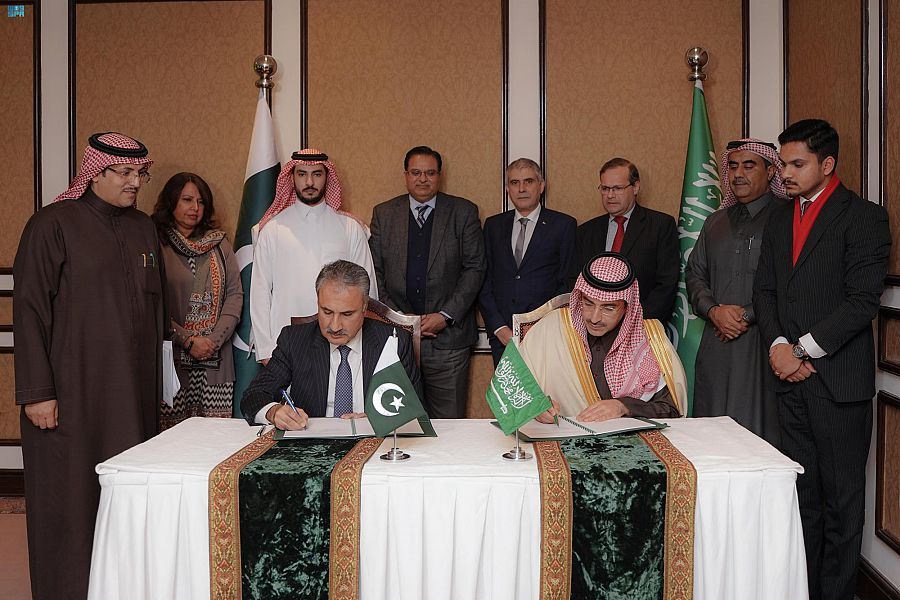 السعودية تمول باكستان بالمشتقات النفطية بقيمة مليار دولار دعما لاقتصادها