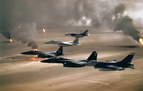 17-1-1991 - قوات التحالف الدولي تشن فجر هذا اليوم هجوما جويا على القوات العراقية في الكويت وفي العراق بقيادة الجنرال الأمريكي نورمان شوارتزكوف في إطار عملية ( عاصفة الصحراء )