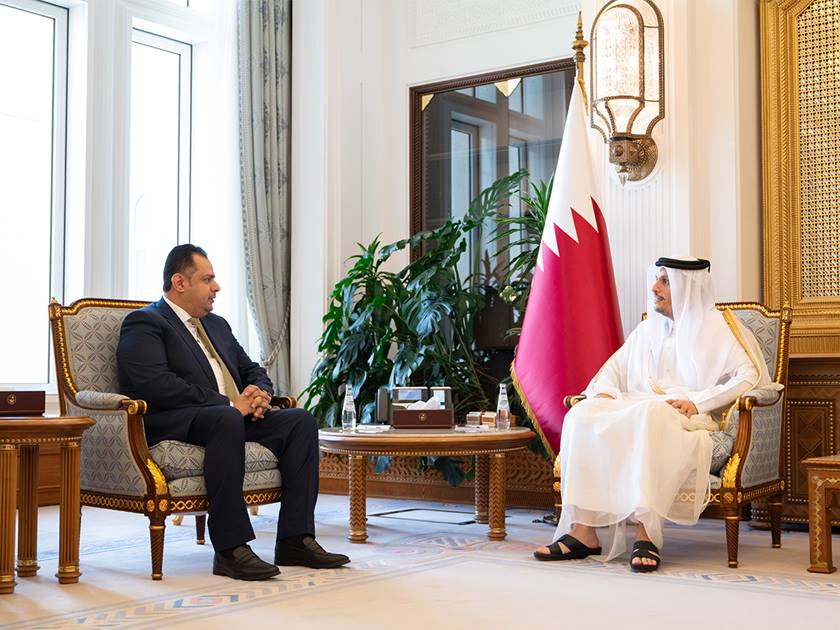 رئيس مجلس الوزراء وزير الخارجية القطري مع رئيس الوزراء اليمني