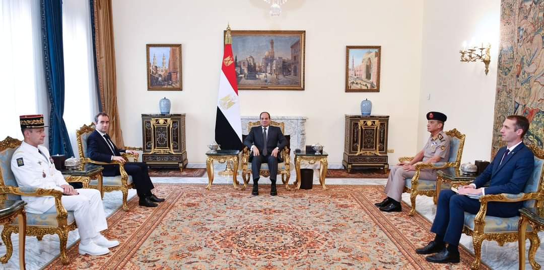 جانب من لقاء الرئيس المصري مع وزير القوات المسلحة الفرنسي