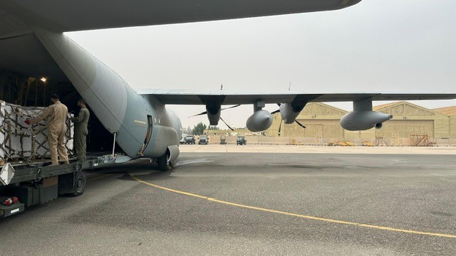 The 20th relief plane from the Kuwaiti air bridge to relief Gaza