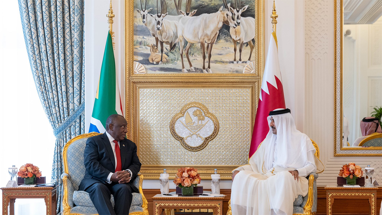 أمير قطر الشيخ تميم بن حمد ورئيس جنوب افريقيا سيريل رامافوزا