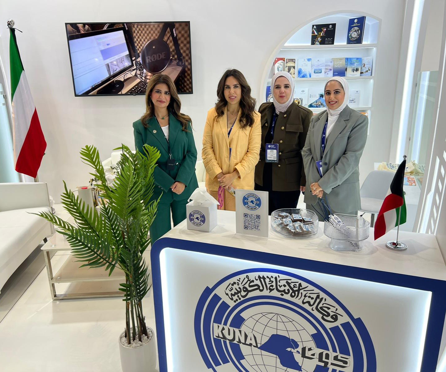 (KUNA) Chief Dr.Fatmah Al-Salem with the agency's pavilion attendees