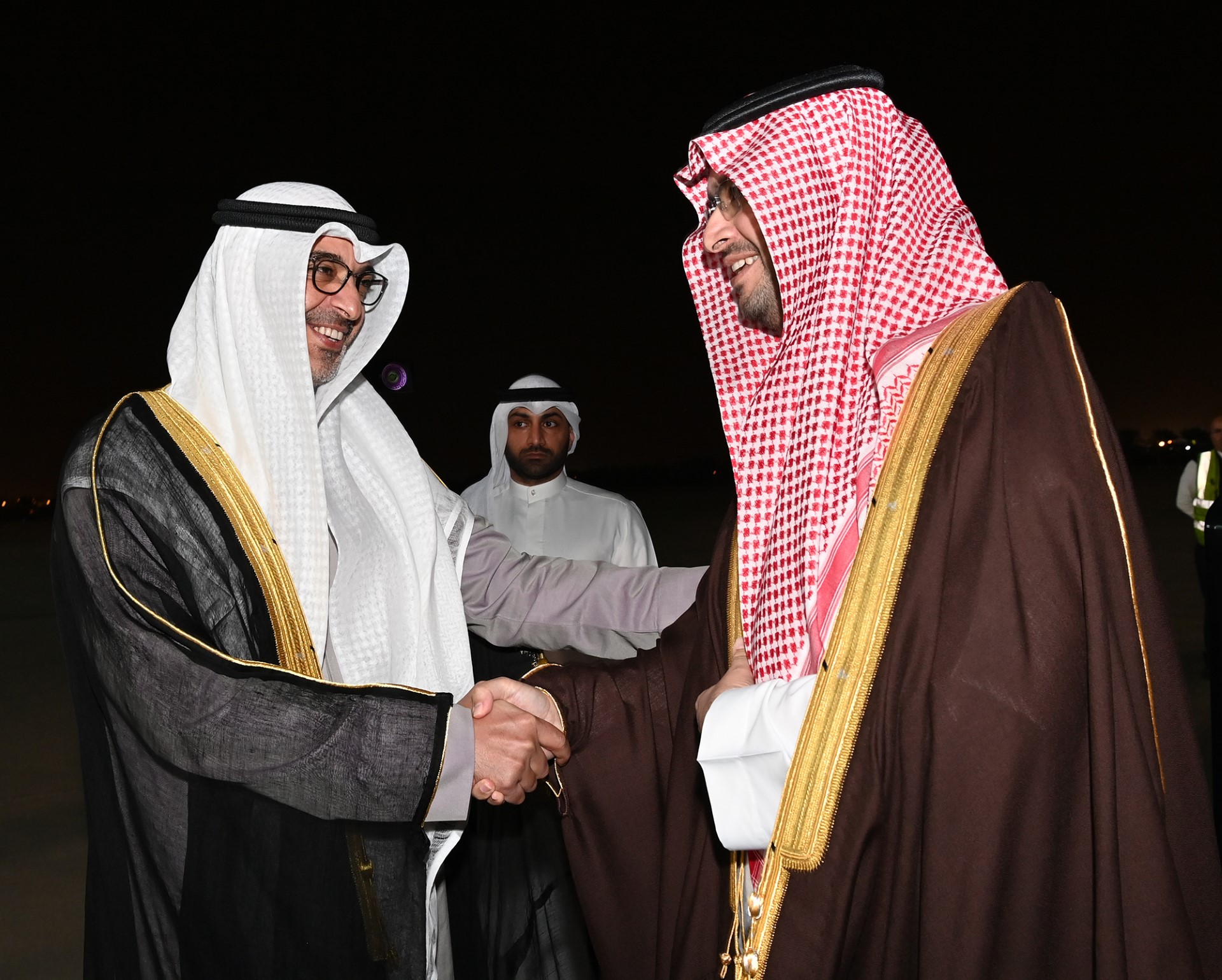 وزير الدولة عضو مجلس الوزراء السعودي الأمير تركي بن محمد آل سعود يصل إلى البلاد في زيارة رسمية