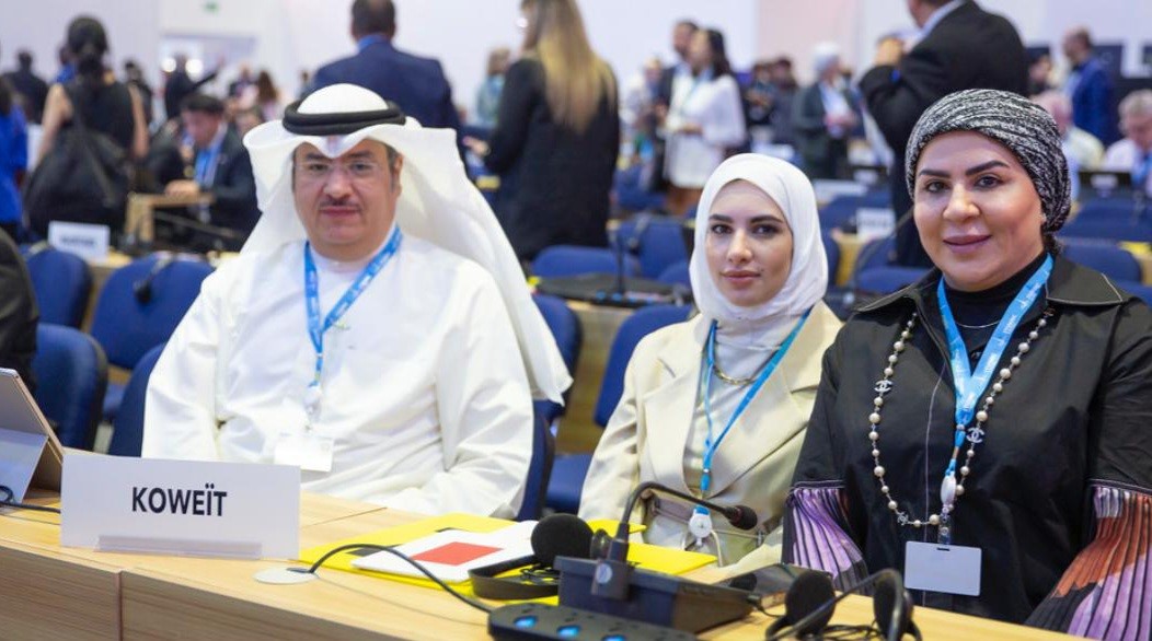 جانب من مشاركة مسؤولي هيئة الاتصالات وتقنية المعلومات الكويتية في اجتماع لاتصالات الراديوية (آر أيه) في الامارات