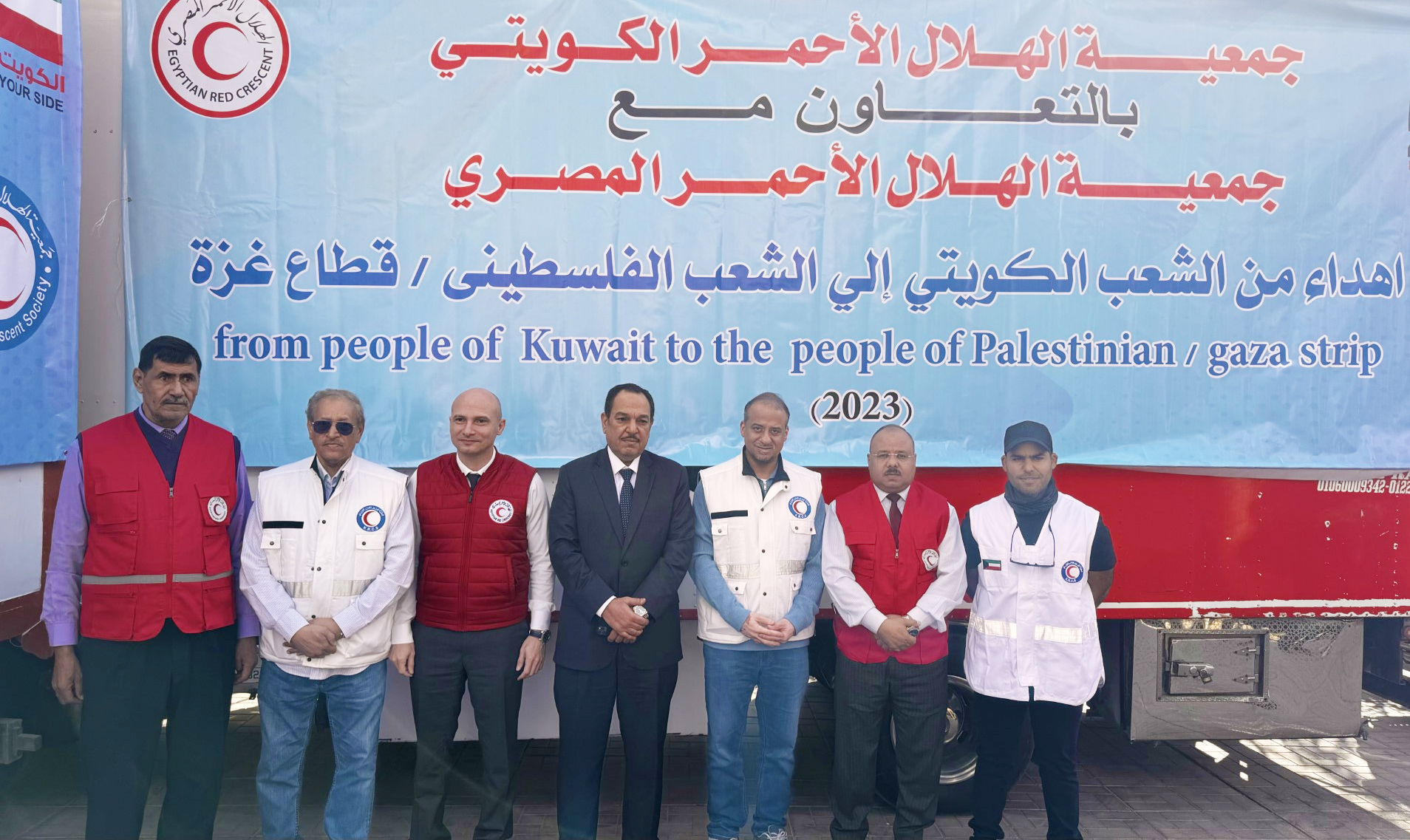 Kuwaiti Ambassador to Egypt and officials of the Red Crescent societies of Kuwait and Egypt