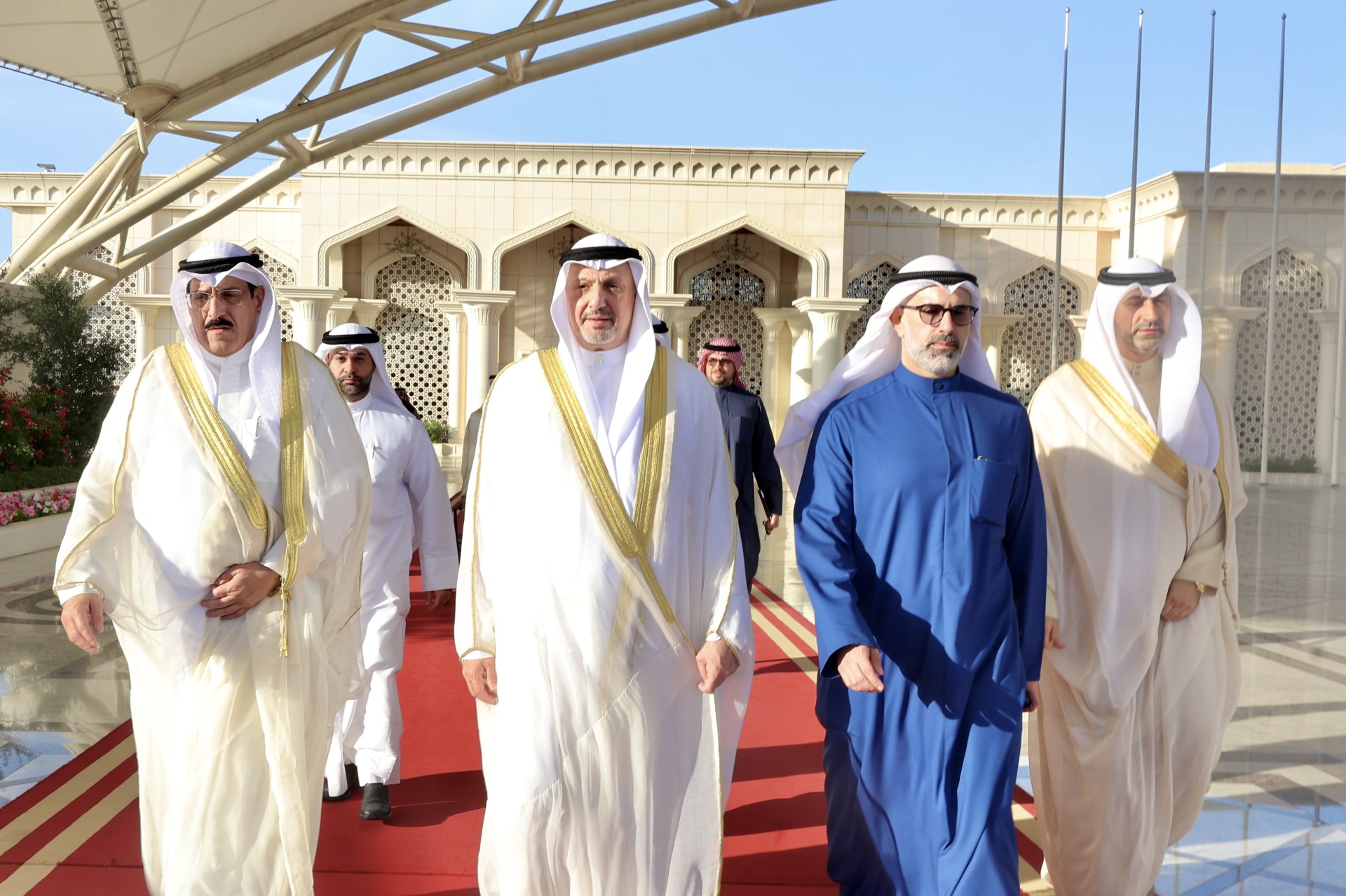 ممثل سمو أمير البلاد وزير الخارجية يتوجه إلى دبي