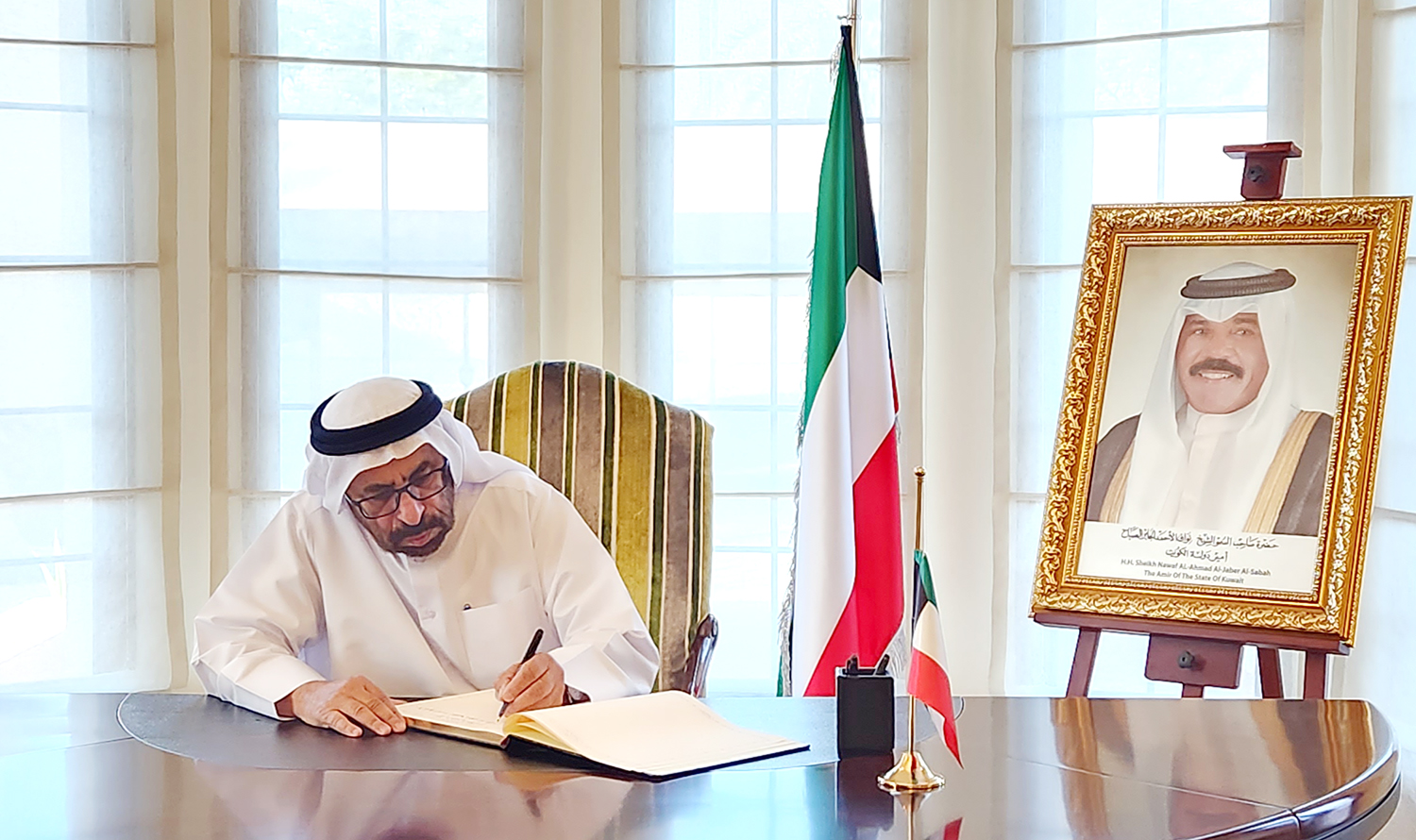 سفارات دولة الكويت تفتح سجلات التعازي بوفاة أمير البلاد الراحل