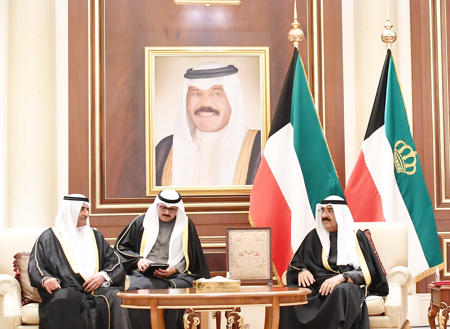 Kuwait Amir receives Representative of the President of UAE