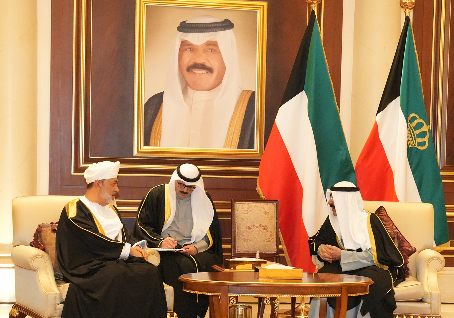 حضرة صاحب السمو أمير البلاد الشيخ مشعل الأحمد الجابر الصباح يستقبل سلطان عمان