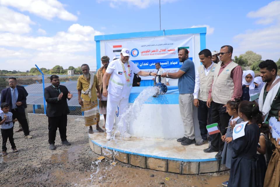 الهلال الأحمر الكويتي يدشن مشروعي مياه يستفيد منهما 30 ألف يمني