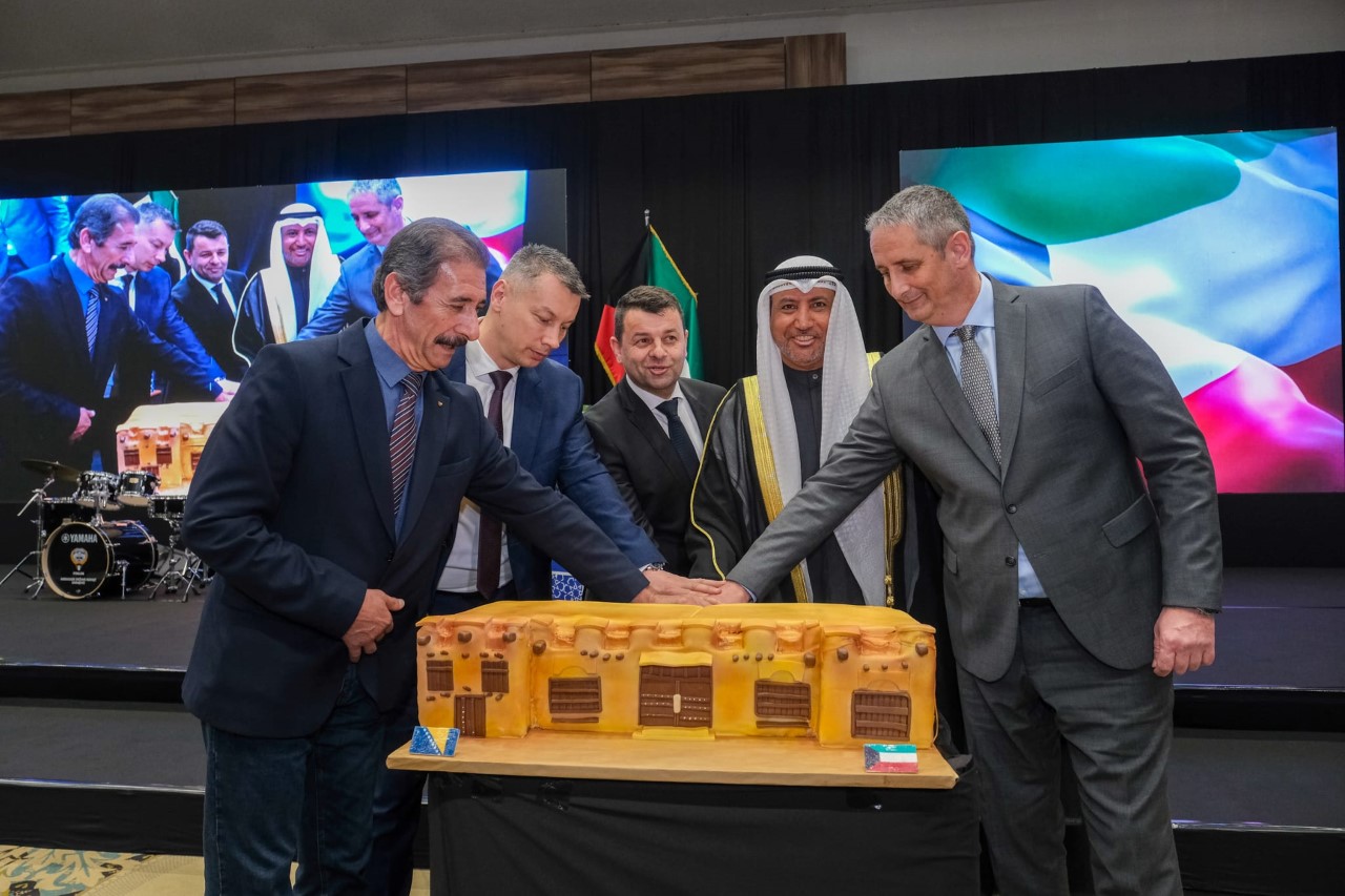 سفير دولة الكويت لدى البوسنة و الهرسك ظاهر متعب الخرينج في صورة تذكارية خلال احتفالات سفارة دولة الكويت في البوسنة و الهرسك بالعيد الوطني ال 62 للبلاد بمشاركة  عدد من كبار المسؤولين البوسنيبن