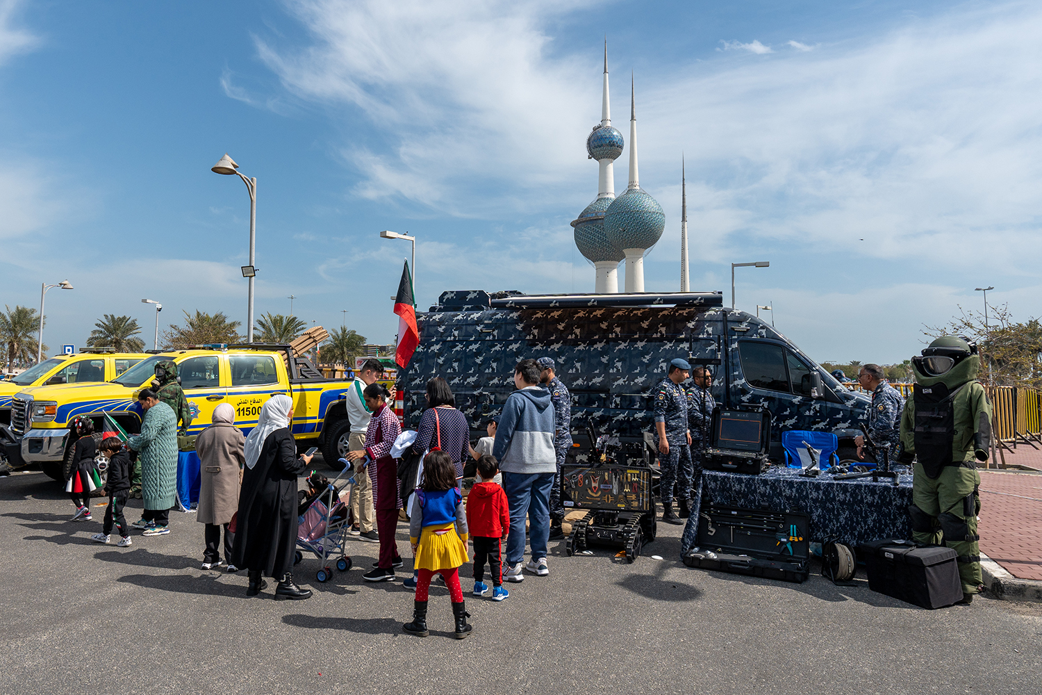 عرض لآليات ومعدات قطاعات الوزارة المختلفة بمناسبة الاحتفالات بالاعياد الوطنية