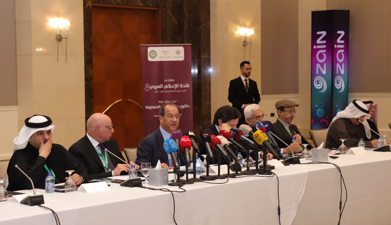 وزير الاتصال الحكومي الاردني فيصل الشبول خلال القاء كلمته في افتتاح ملتقى الإعلام العربي في دورته ال8