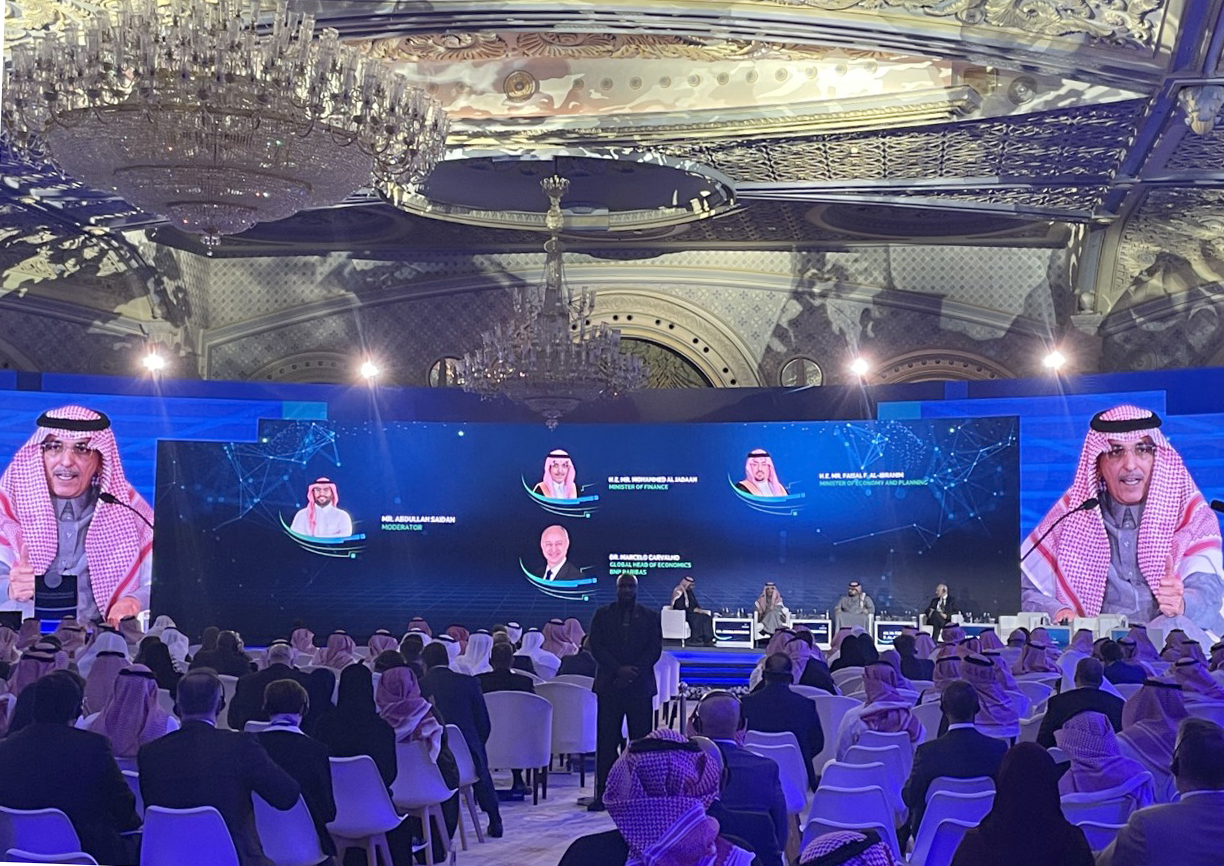 وزير المالية السعودي خلال المؤتمر