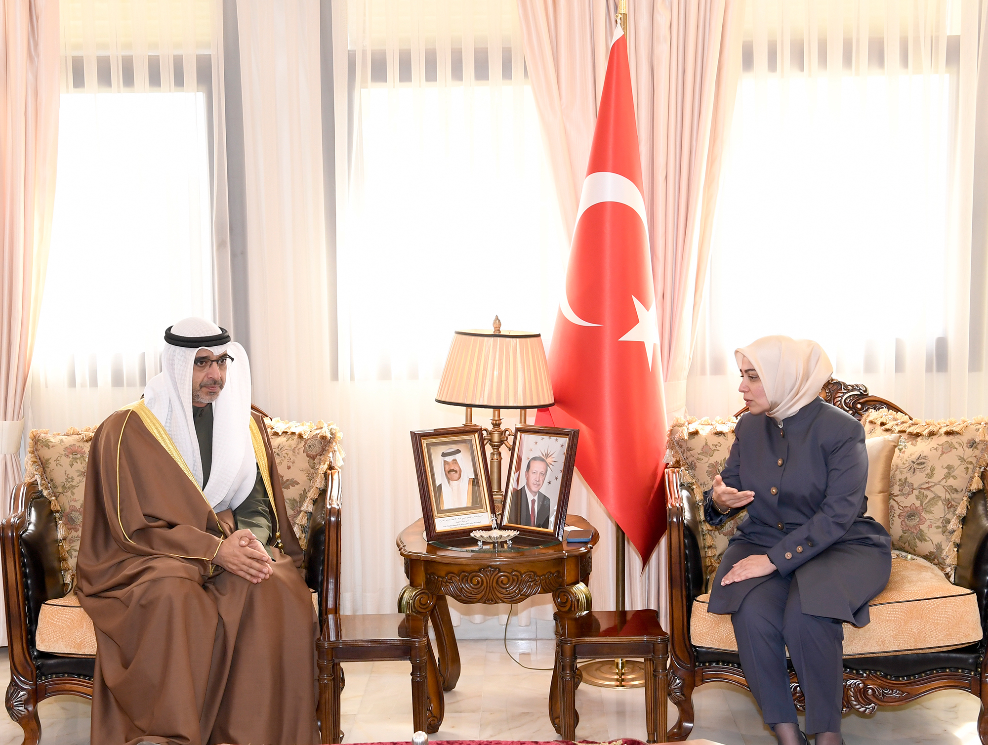 Kuwaiti Amiri Diwan Min. visits Turkish embassy for condolence over quake victims
