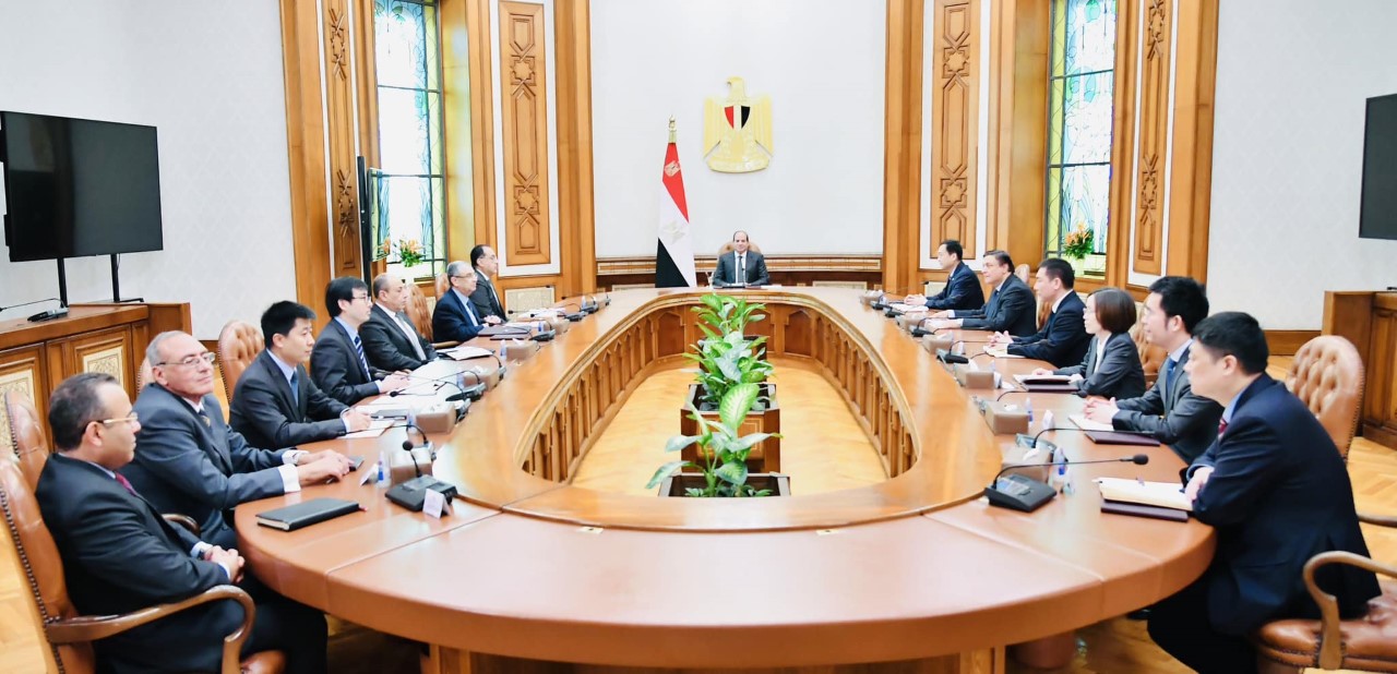 الرئيس المصري عبد الفتاح السيسي يلتقي رئيس مجلس إدارة مجموعة الصين الدولية للطاقة ليو زيشيانج