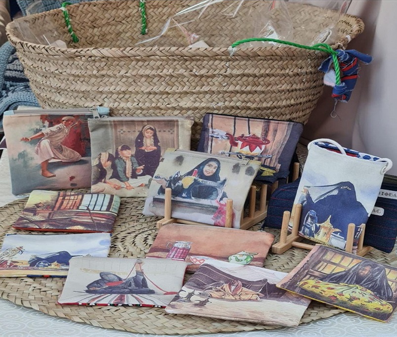 Fabric bags decorated with drawings depicting the heritage